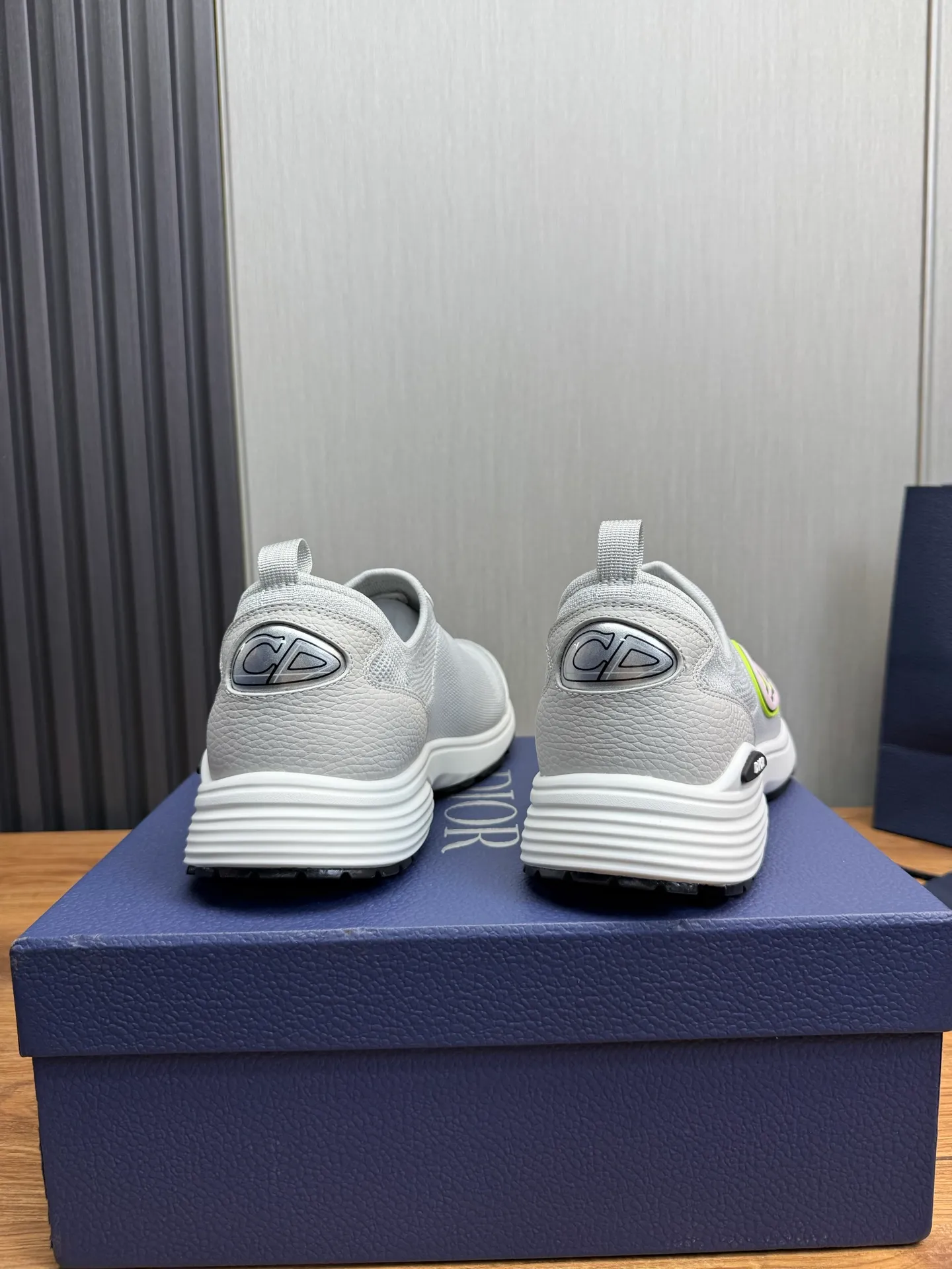Men's shoes 💰540💰 Dior Dior B30 latest hot model shipped, original 1:1 manufacturing ▪️ Fabric: Original custom fly woven ▪️ Lining: Imported breathable mesh ▪️ Sole: Original molded non-slip outsole ▪️ Size: 38-45 (custom-made 45 non-returnable)